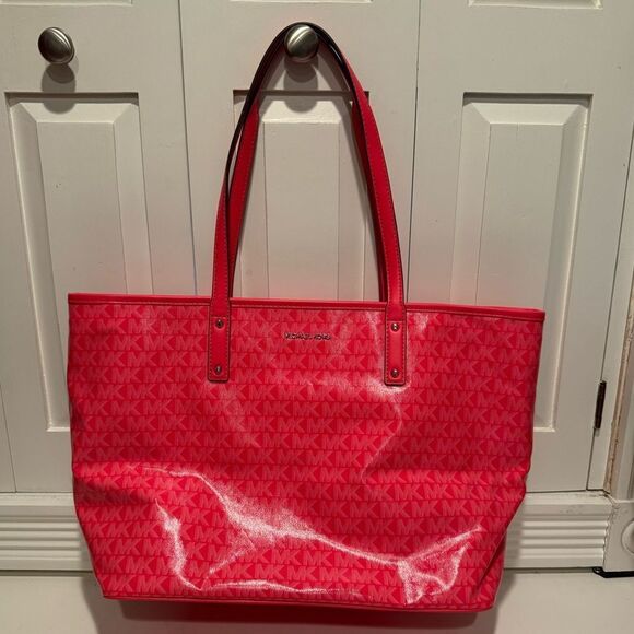 NWT Authentic Michael Kors Carter Large Pink Monogram Tote in Geranium - Picture 1 of 8